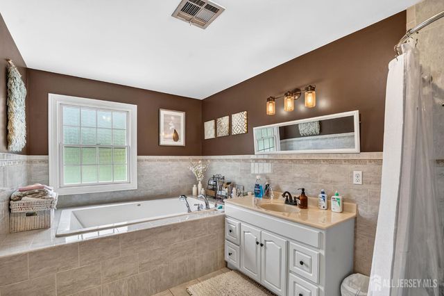 695 Spruce Road, North Brunswick, NJ 08902