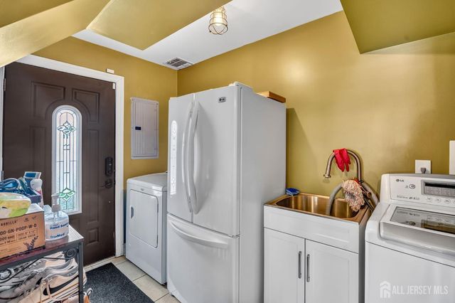 695 Spruce Road, North Brunswick, NJ 08902