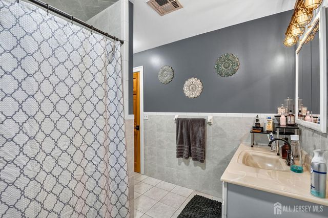 695 Spruce Road, North Brunswick, NJ 08902