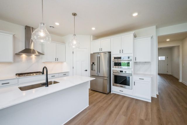 5200 Long Pointe Bay, Woodbury, MN 55129