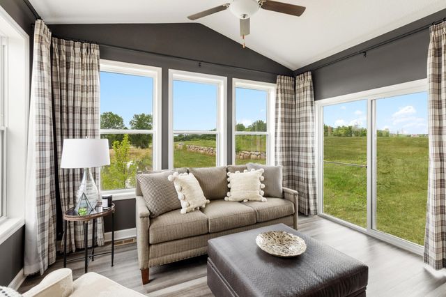 5200 Long Pointe Bay, Woodbury, MN 55129