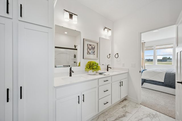 5200 Long Pointe Bay, Woodbury, MN 55129