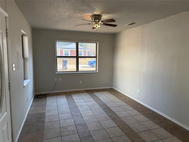 14005 Gateway Drive, Edmond, OK 73013