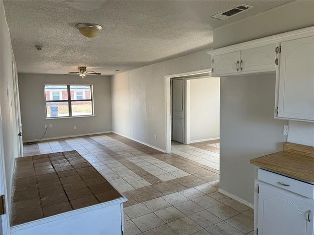 14005 Gateway Drive, Edmond, OK 73013