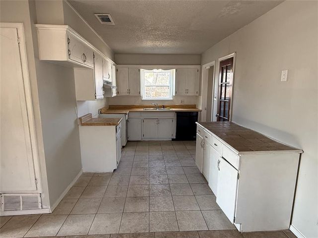 14005 Gateway Drive, Edmond, OK 73013