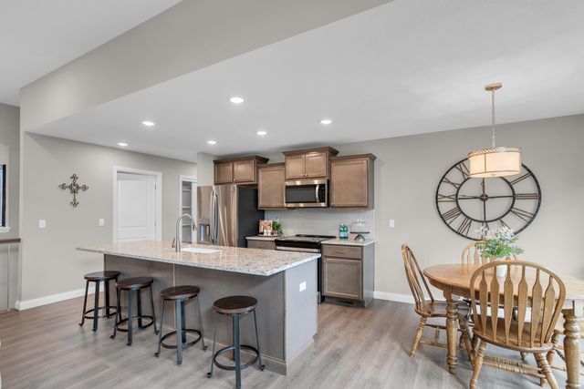 1806 STILLPOINT CT, Columbia, MO 65203