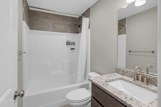 1806 STILLPOINT CT, Columbia, MO 65203