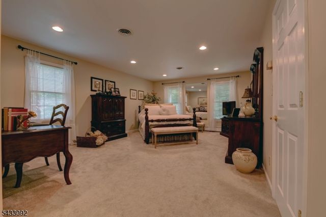 71 Cheshire Ln, Ringwood Boro, NJ 07456