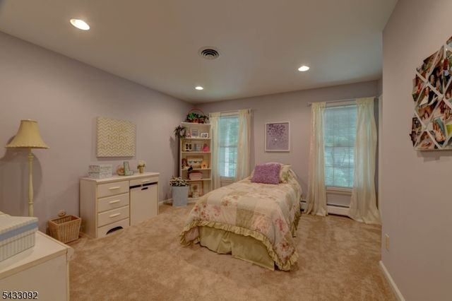 71 Cheshire Ln, Ringwood Boro, NJ 07456