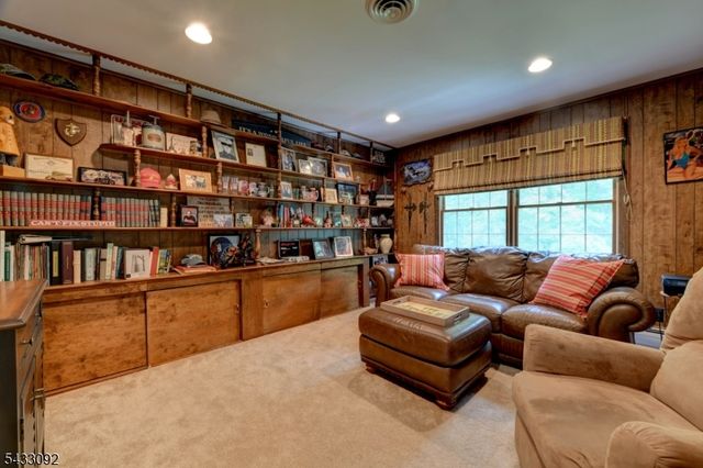 71 Cheshire Ln, Ringwood Boro, NJ 07456