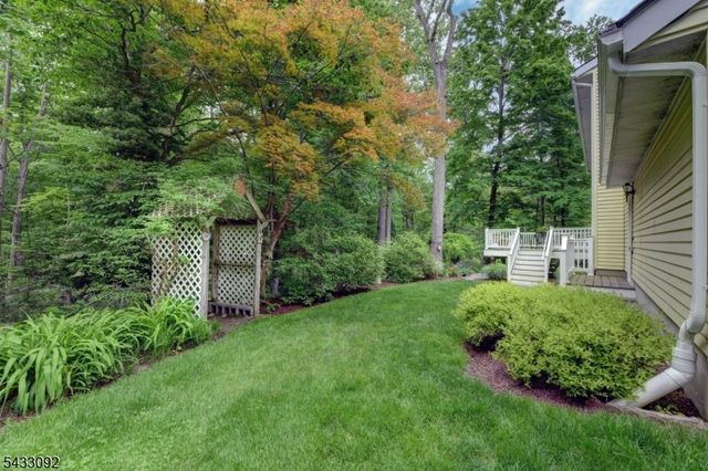 71 Cheshire Ln, Ringwood Boro, NJ 07456