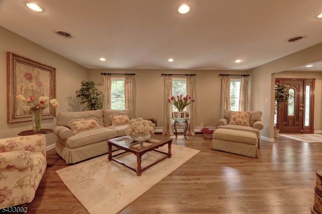 71 Cheshire Ln, Ringwood Boro, NJ 07456