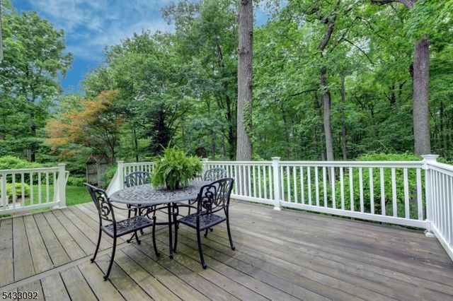 71 Cheshire Ln, Ringwood Boro, NJ 07456