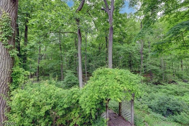 71 Cheshire Ln, Ringwood Boro, NJ 07456