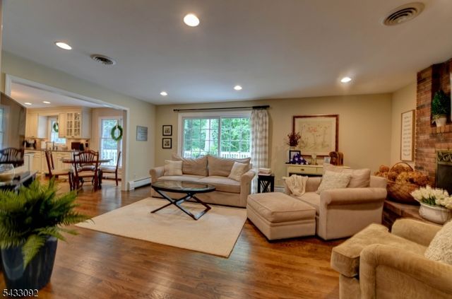 71 Cheshire Ln, Ringwood Boro, NJ 07456