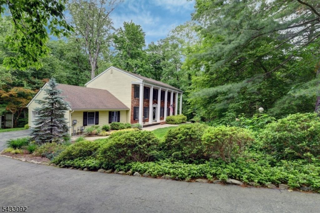 71 Cheshire Ln, Ringwood Boro, NJ 07456