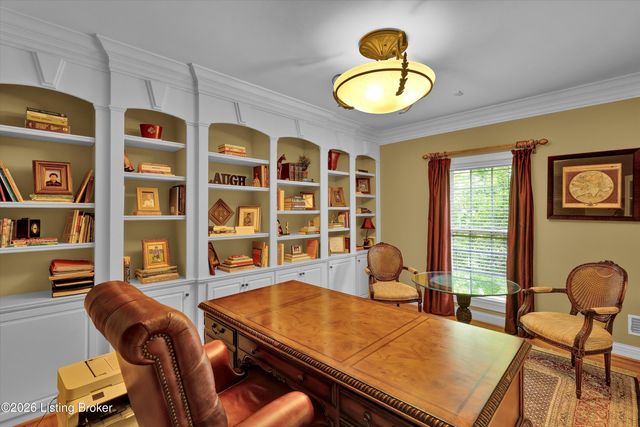 560 N Hubbards Ln, Louisville, KY 40207