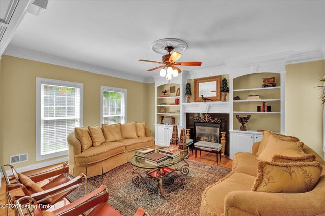 560 N Hubbards Ln, Louisville, KY 40207
