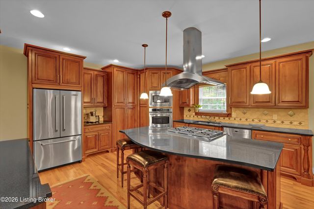560 N Hubbards Ln, Louisville, KY 40207