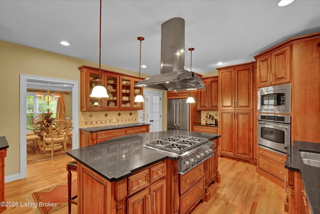 560 N Hubbards Ln, Louisville, KY 40207