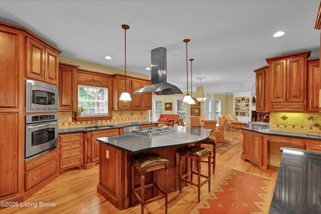 560 N Hubbards Ln, Louisville, KY 40207