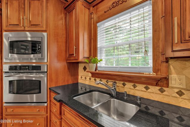 560 N Hubbards Ln, Louisville, KY 40207