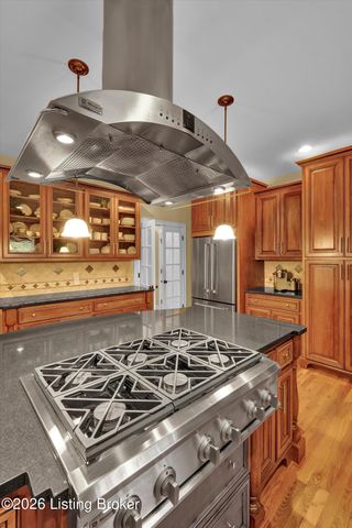 560 N Hubbards Ln, Louisville, KY 40207