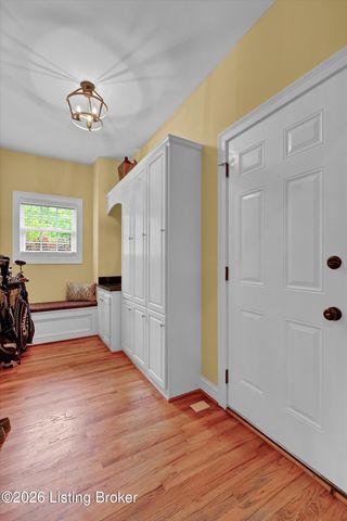 560 N Hubbards Ln, Louisville, KY 40207