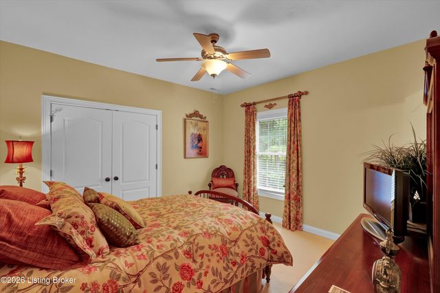 560 N Hubbards Ln, Louisville, KY 40207