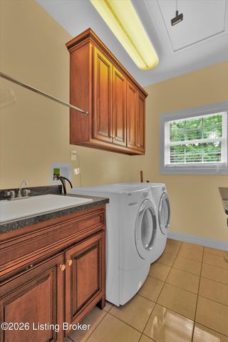 560 N Hubbards Ln, Louisville, KY 40207
