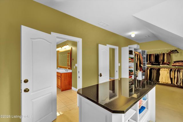 560 N Hubbards Ln, Louisville, KY 40207