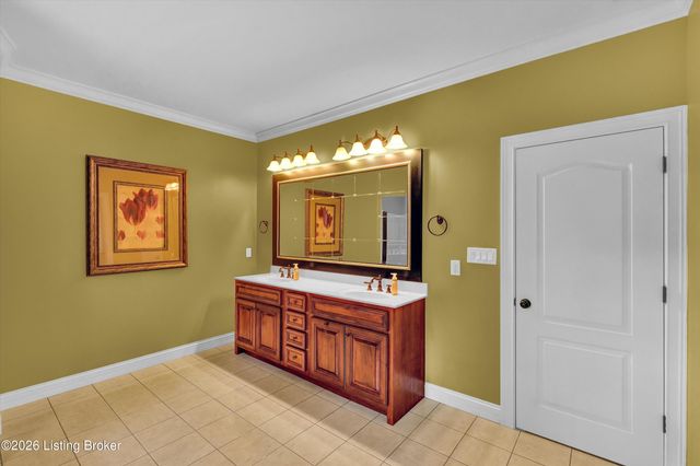 560 N Hubbards Ln, Louisville, KY 40207