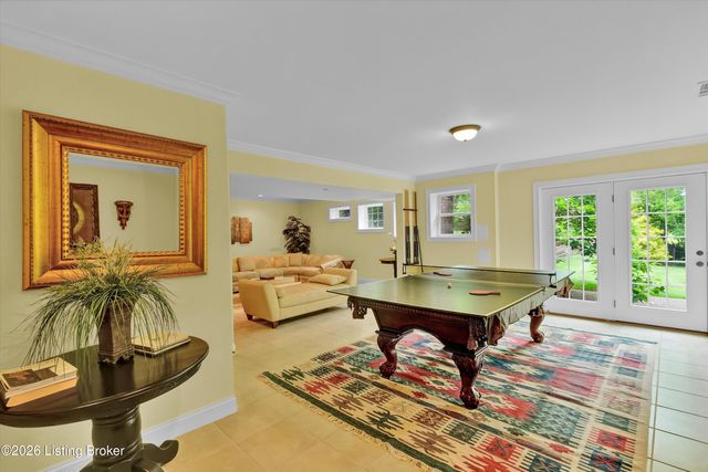 560 N Hubbards Ln, Louisville, KY 40207