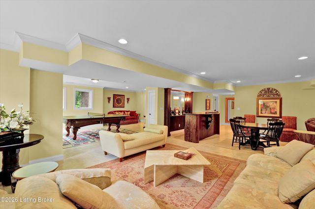 560 N Hubbards Ln, Louisville, KY 40207