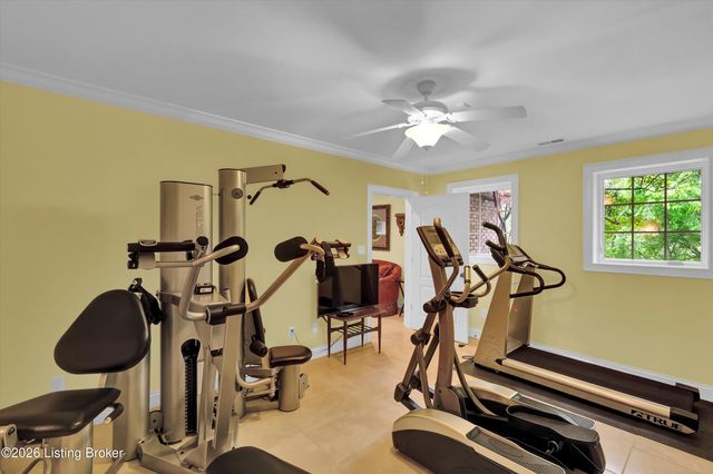 560 N Hubbards Ln, Louisville, KY 40207