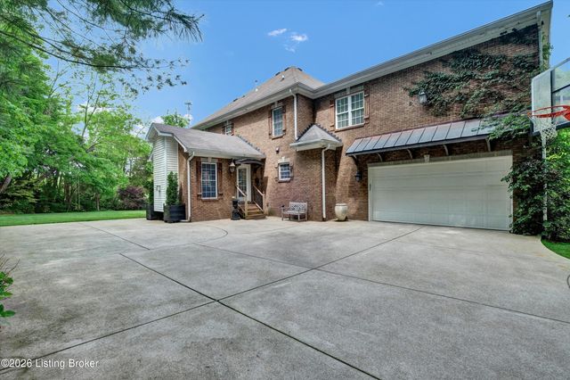 560 N Hubbards Ln, Louisville, KY 40207