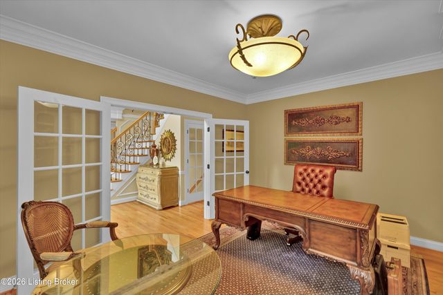 560 N Hubbards Ln, Louisville, KY 40207