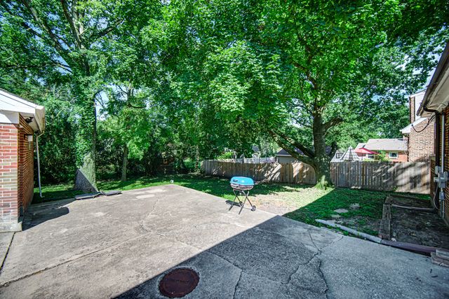 618 Dundee Avenue, Flossmoor, IL 60422