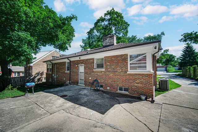 618 Dundee Avenue, Flossmoor, IL 60422