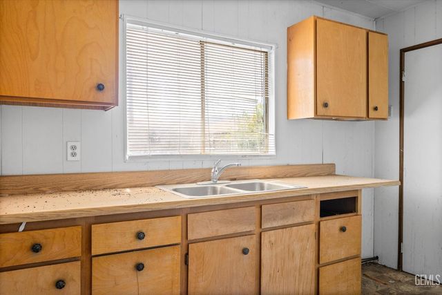 523 Kristin Street, Taft, CA 93268