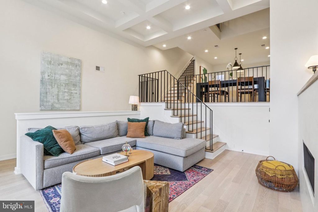 953 N MARSHALL ST, Philadelphia, PA 19123