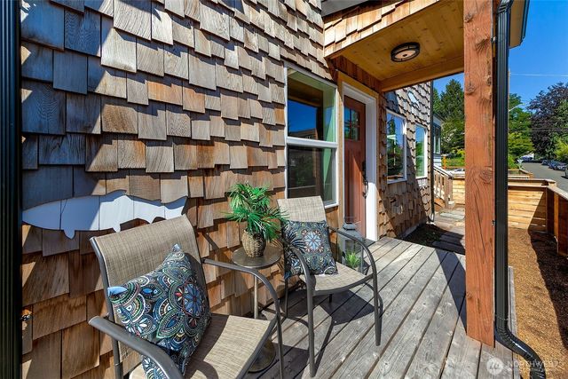 330 NE Elk Place, Seattle, WA 98115