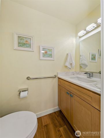 330 NE Elk Place, Seattle, WA 98115