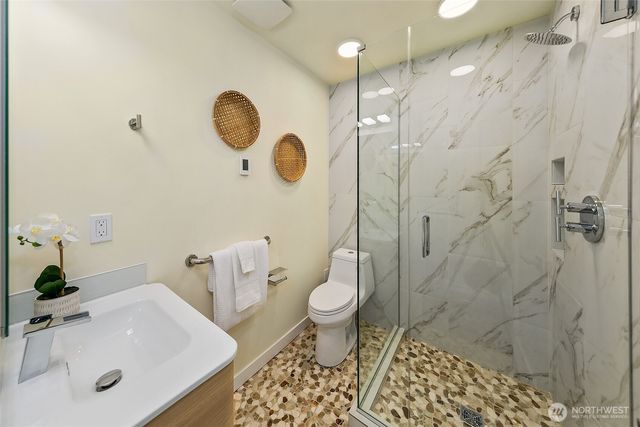 330 NE Elk Place, Seattle, WA 98115