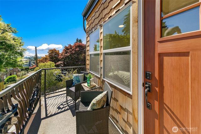 330 NE Elk Place, Seattle, WA 98115