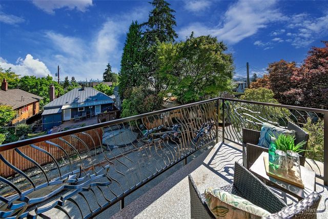 330 NE Elk Place, Seattle, WA 98115