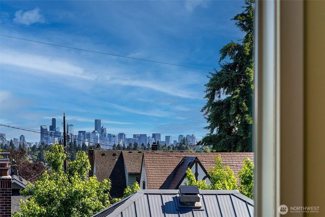 330 NE Elk Place, Seattle, WA 98115