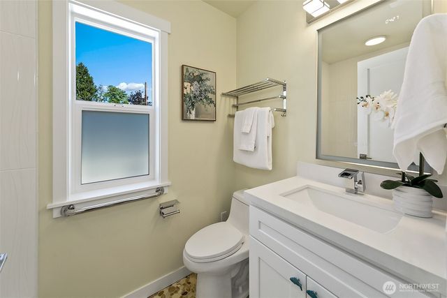 330 NE Elk Place, Seattle, WA 98115