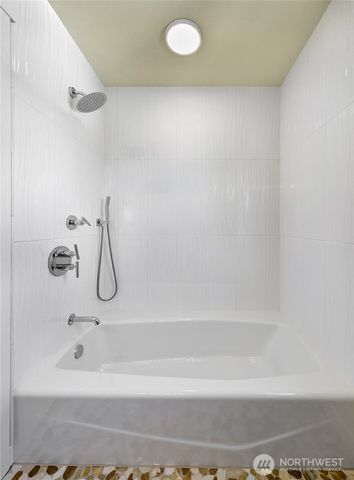 330 NE Elk Place, Seattle, WA 98115