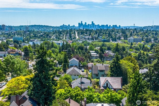 330 NE Elk Place, Seattle, WA 98115